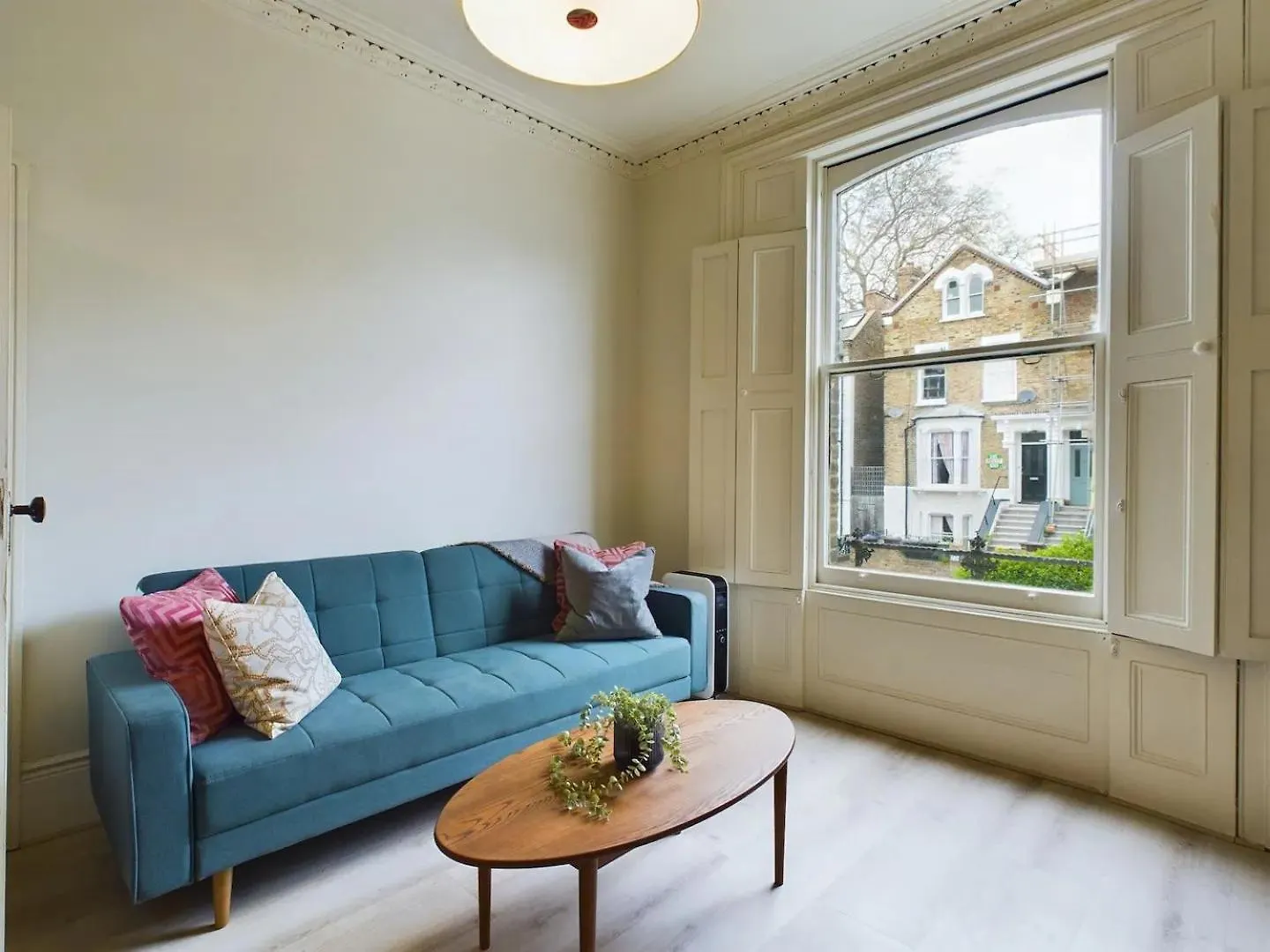 Pass The Keys Modern Apartment In East London